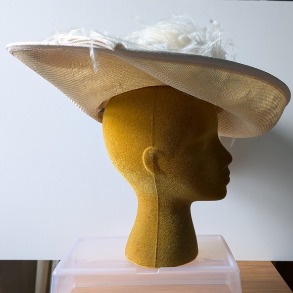 Peter Bettley straw feather hat white, size OS - Picture 5 of 13